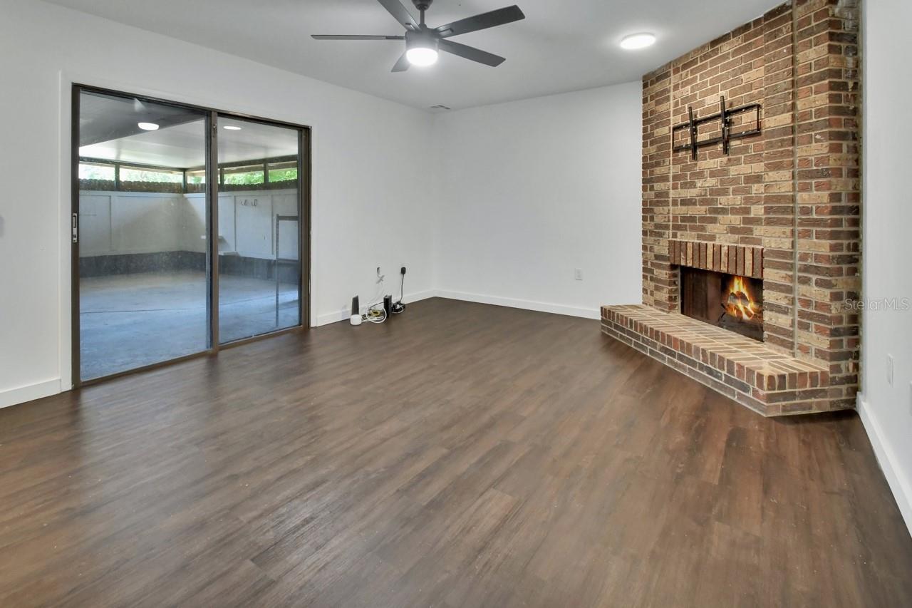 Image 7 of 32 For 401 Terrace Court