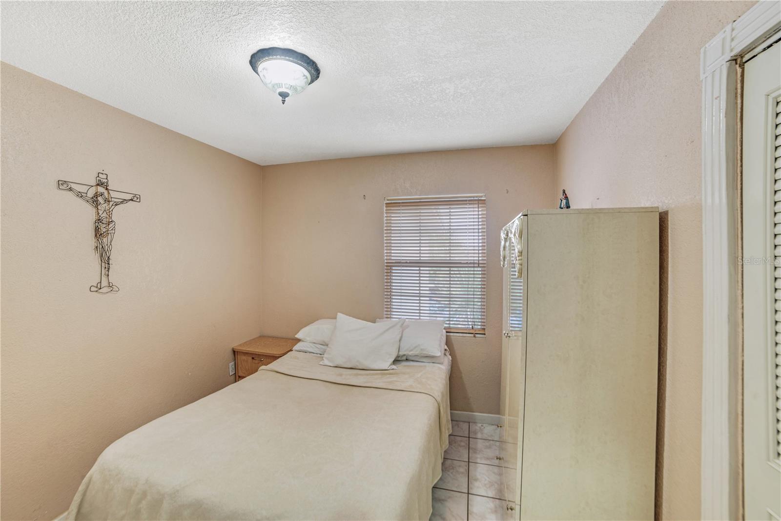 Image 5 of 37 For 1311 Galsworthy Avenue
