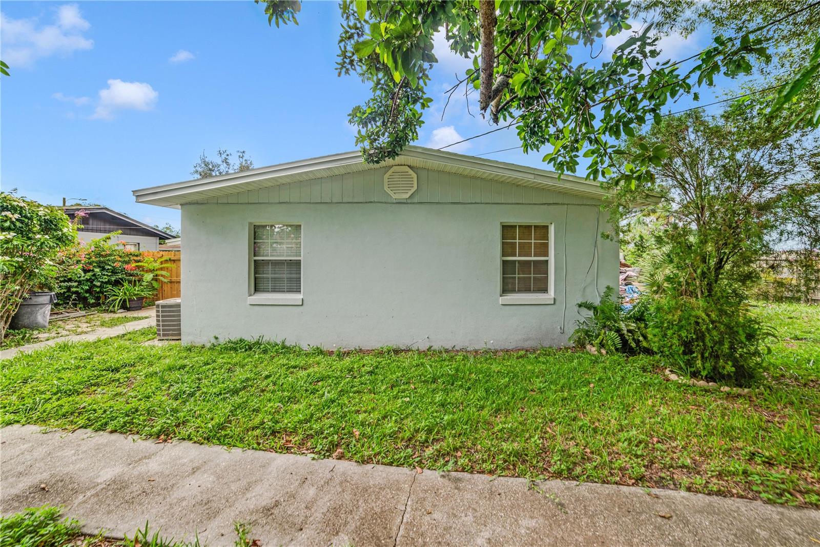 Image 8 of 37 For 1311 Galsworthy Avenue