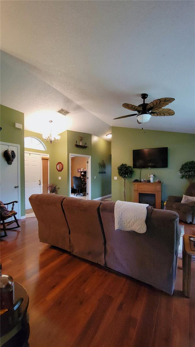 Image 10 of 45 For 1401 Hendren Dr