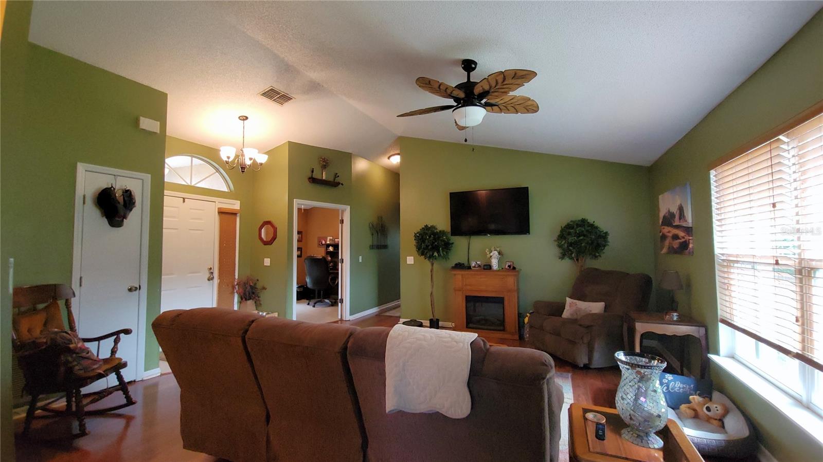 Image 11 of 45 For 1401 Hendren Dr
