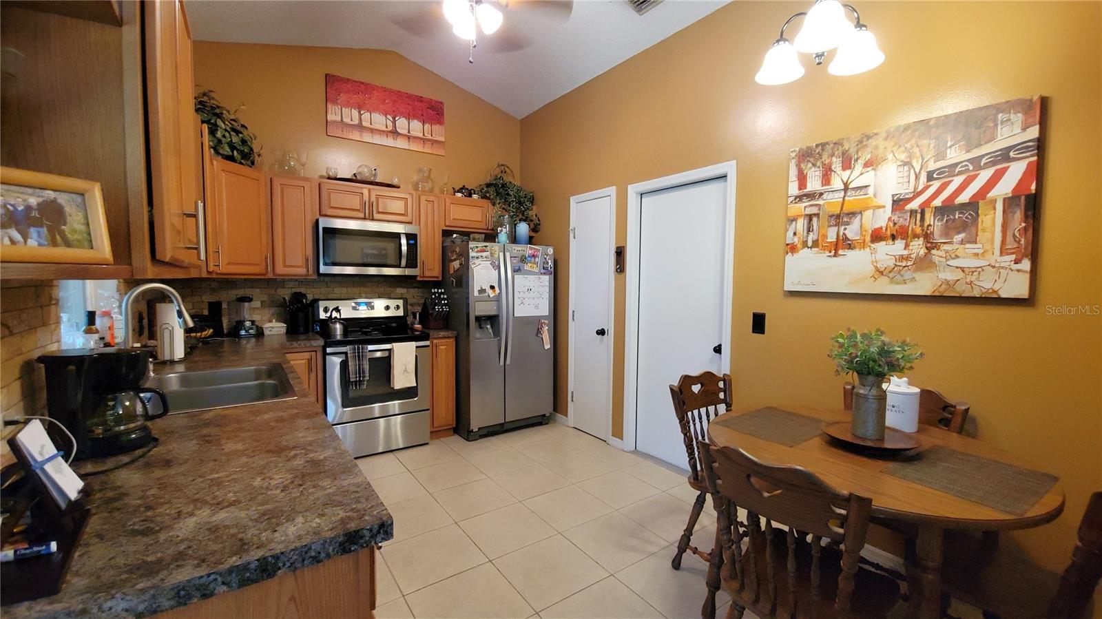 Image 12 of 45 For 1401 Hendren Dr
