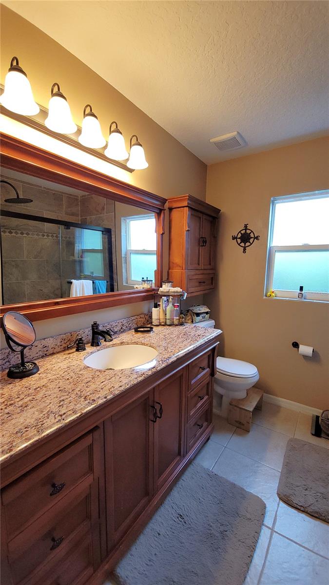 Image 21 of 45 For 1401 Hendren Dr