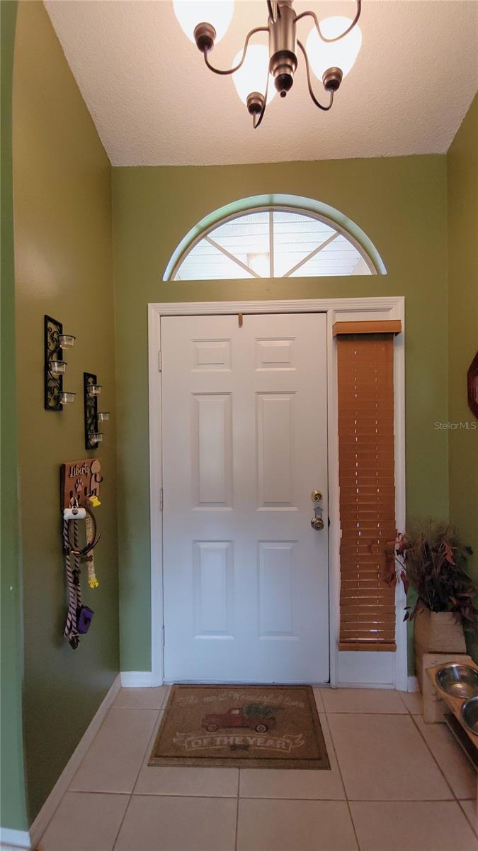 Image 4 of 45 For 1401 Hendren Dr
