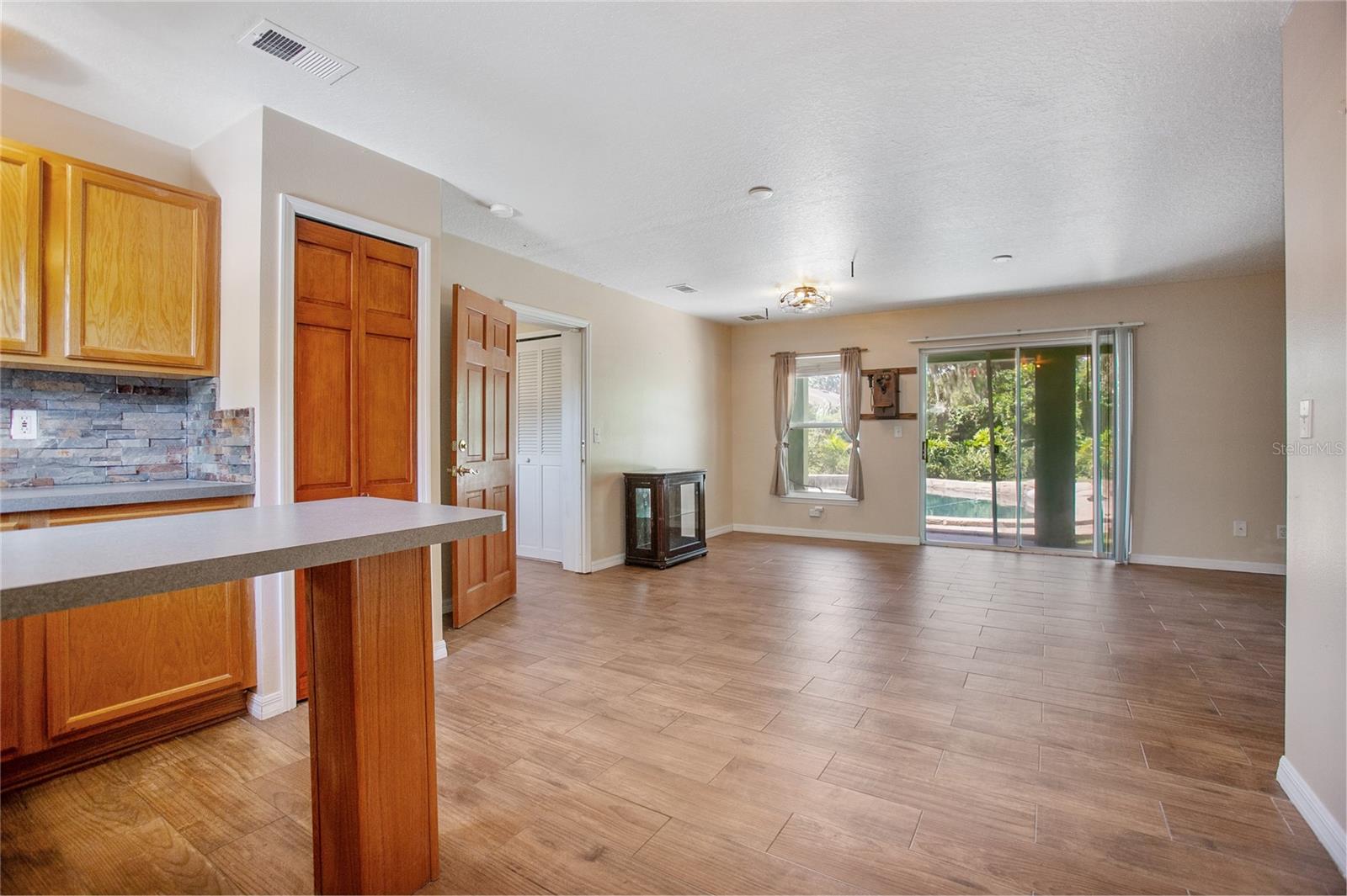 Image 18 of 42 For 1345 Walton Avenue