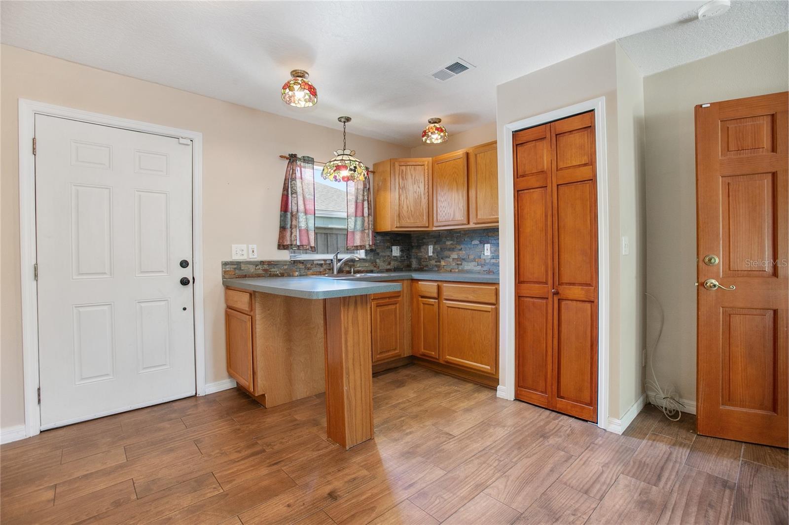 Image 21 of 42 For 1345 Walton Avenue