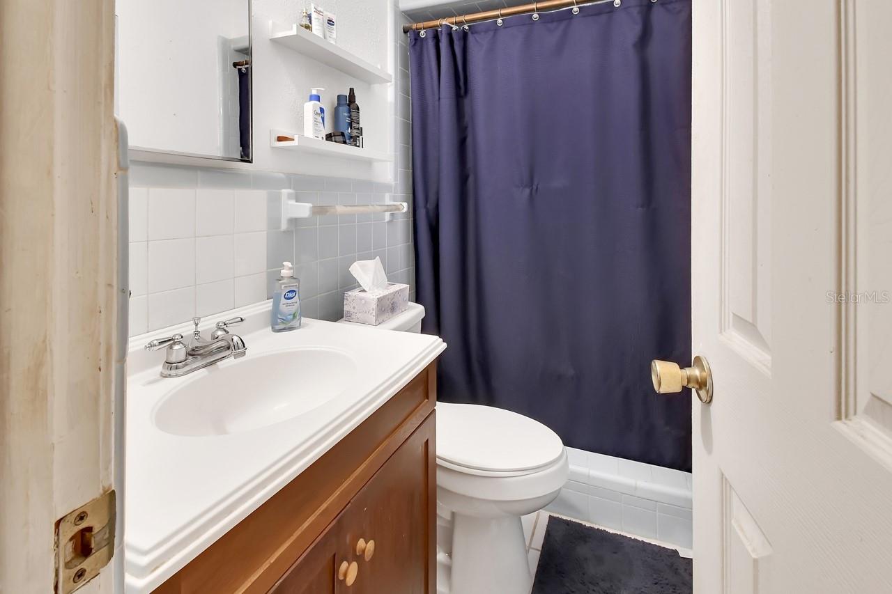 Image 16 of 31 For 520 Camelia Lane