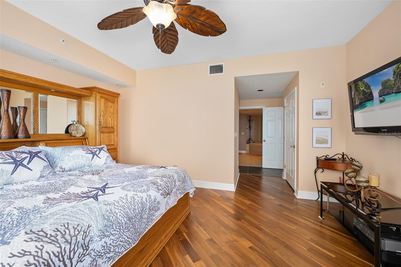 Image 32 of 76 For 3851 Atlantic Avenue 701