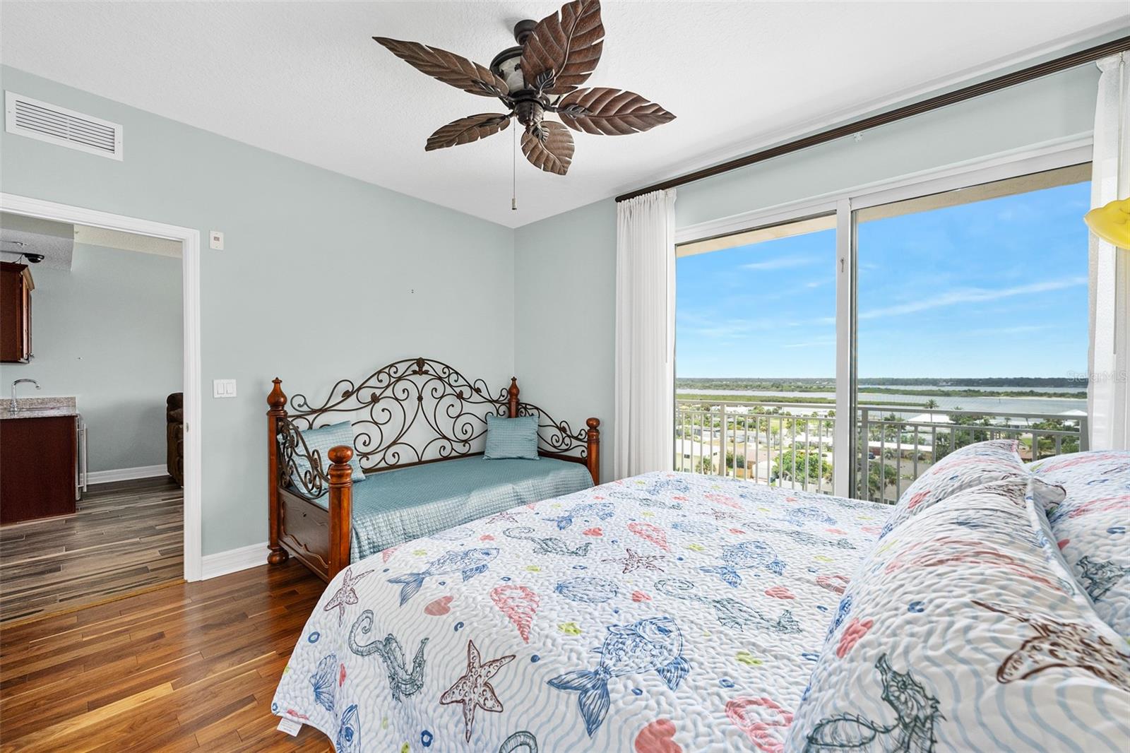Image 39 of 76 For 3851 Atlantic Avenue 701