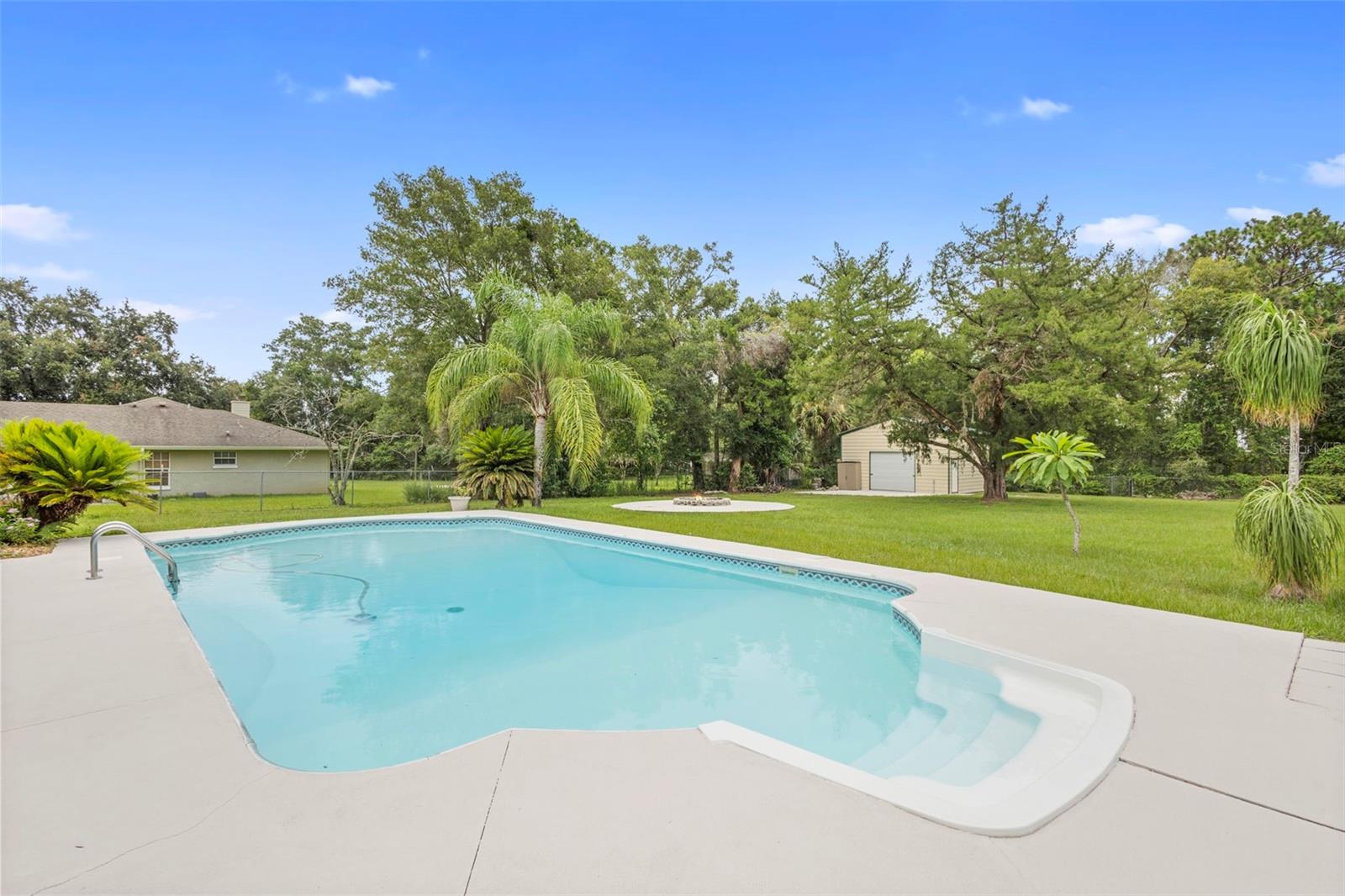 Image 16 of 70 For 124 Lake Molly Avenue