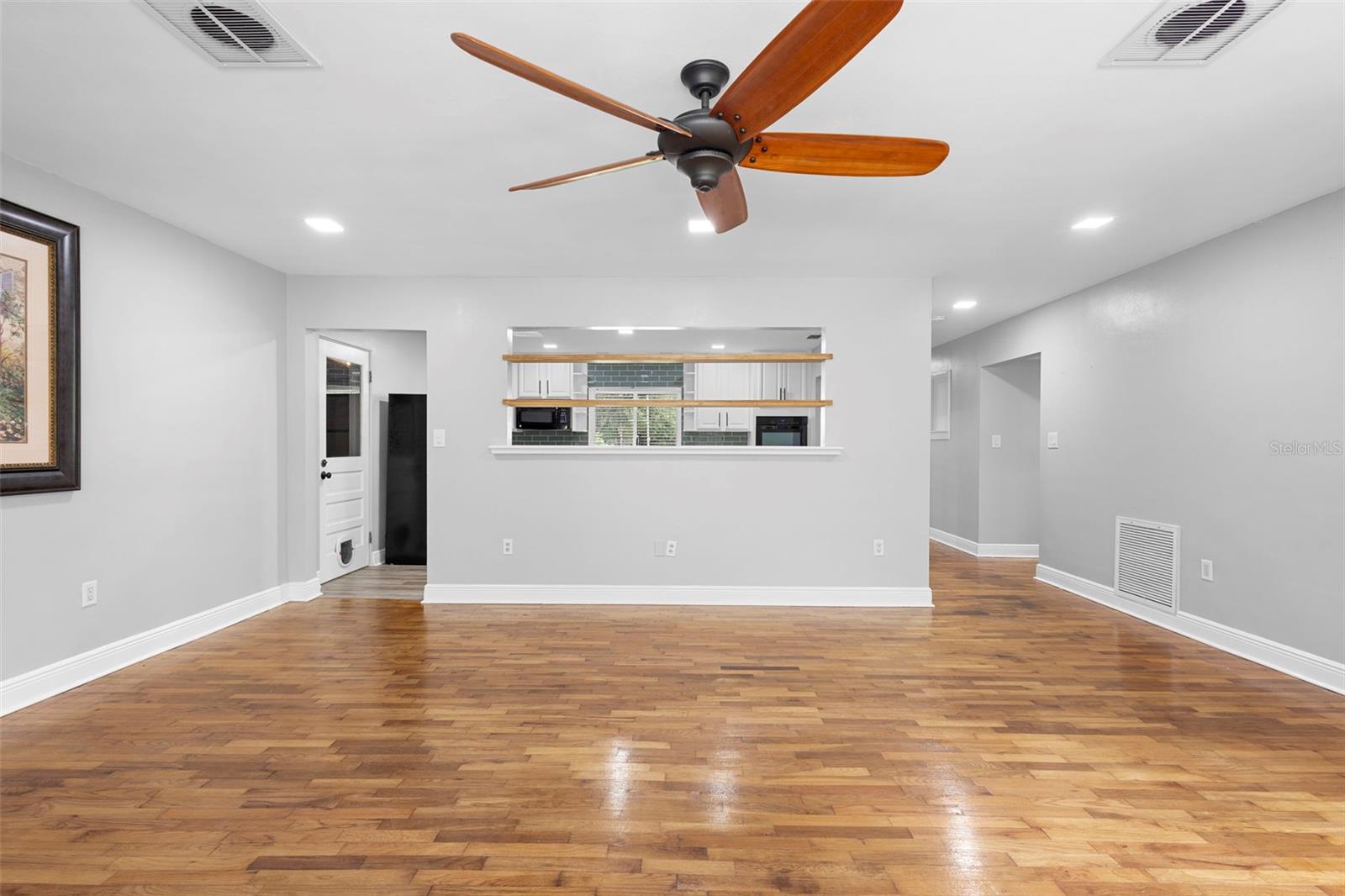 Image 20 of 70 For 124 Lake Molly Avenue