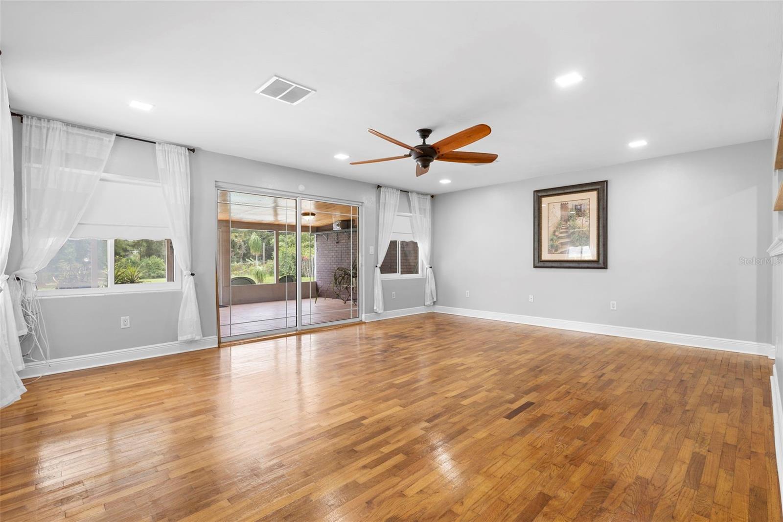 Image 22 of 70 For 124 Lake Molly Avenue