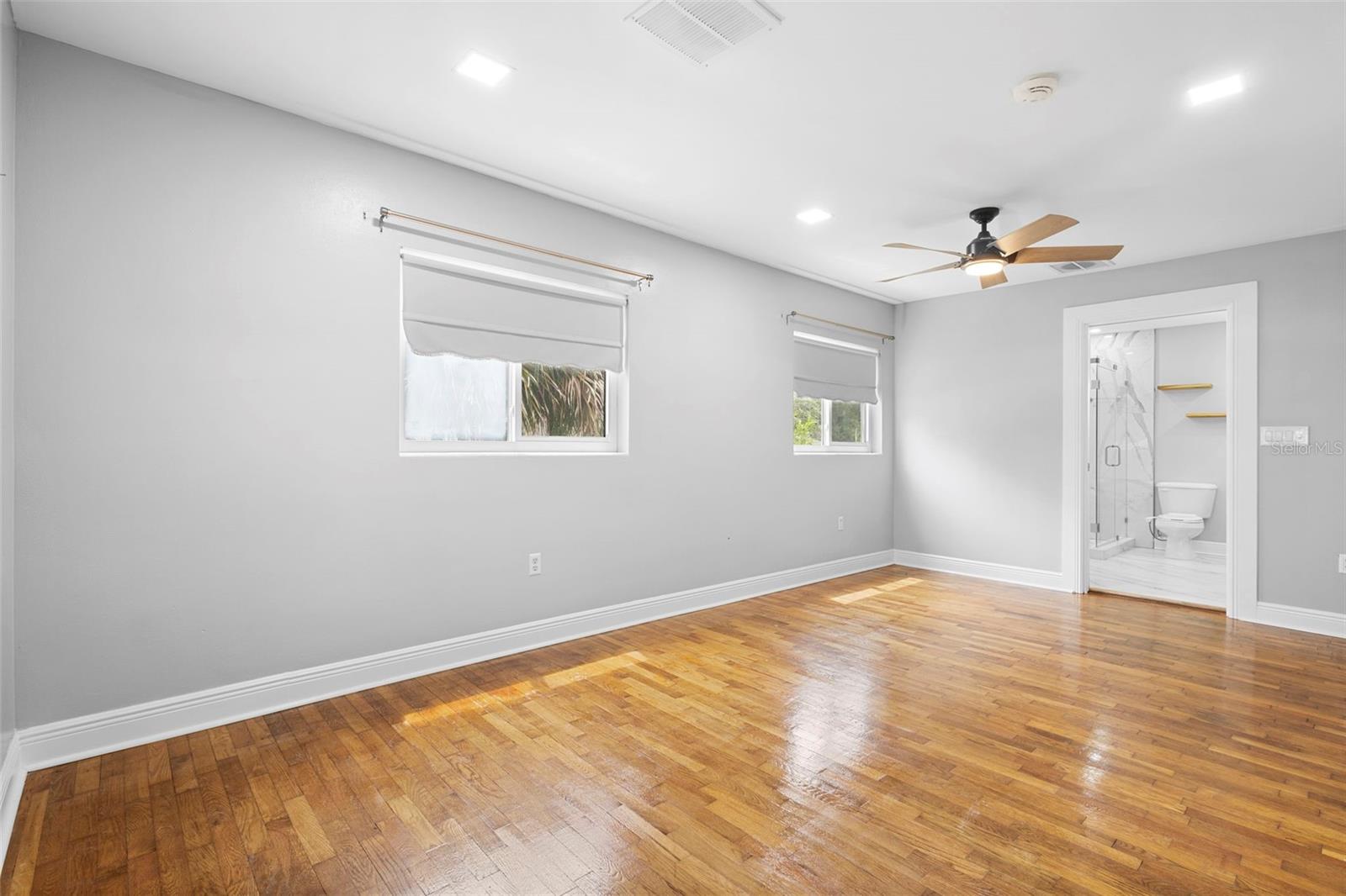 Image 28 of 70 For 124 Lake Molly Avenue