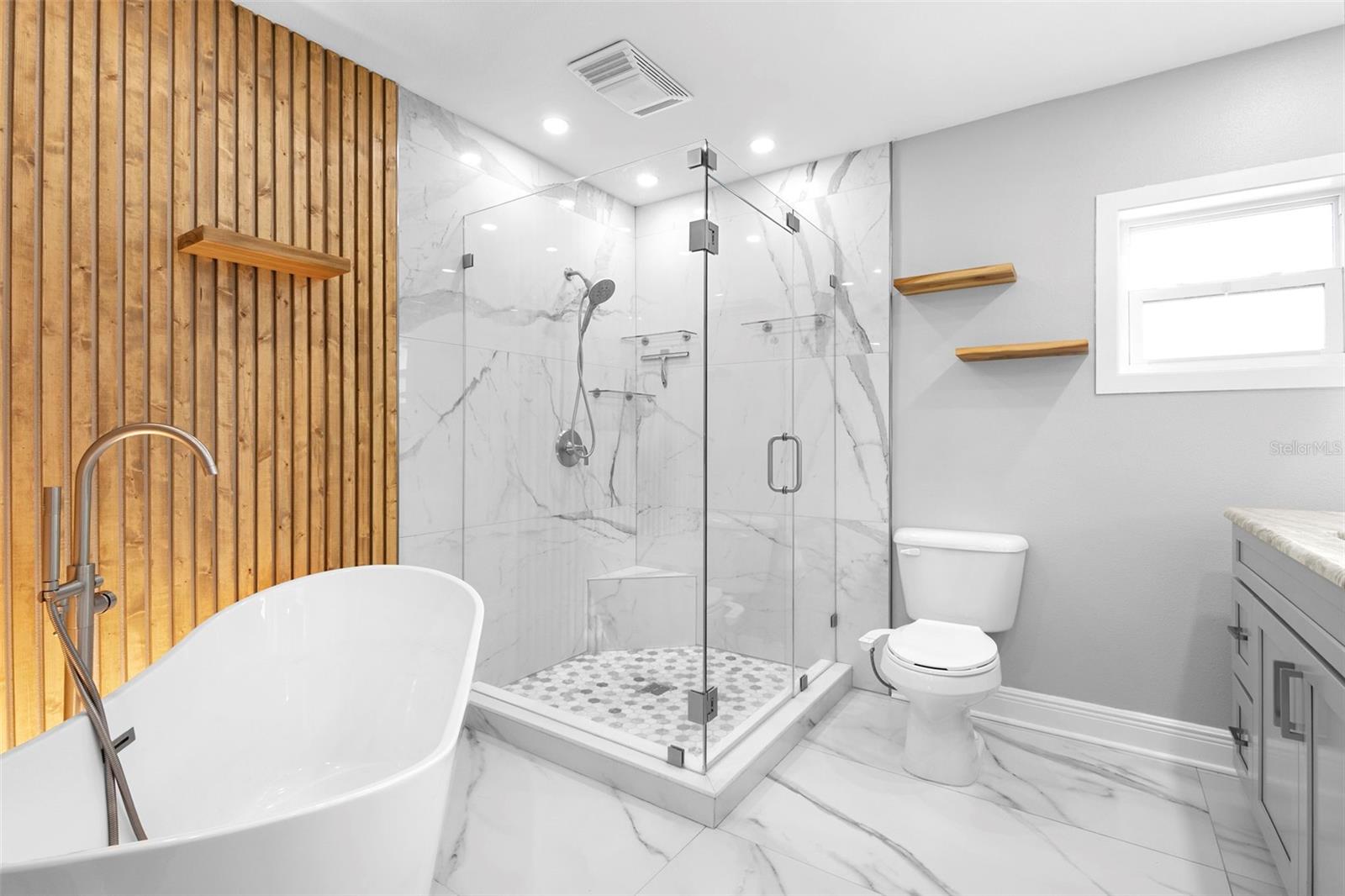 Image 29 of 70 For 124 Lake Molly Avenue