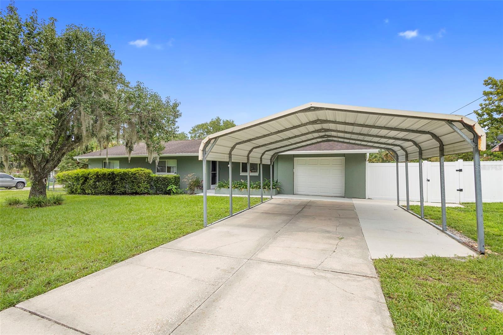 Image 3 of 70 For 124 Lake Molly Avenue