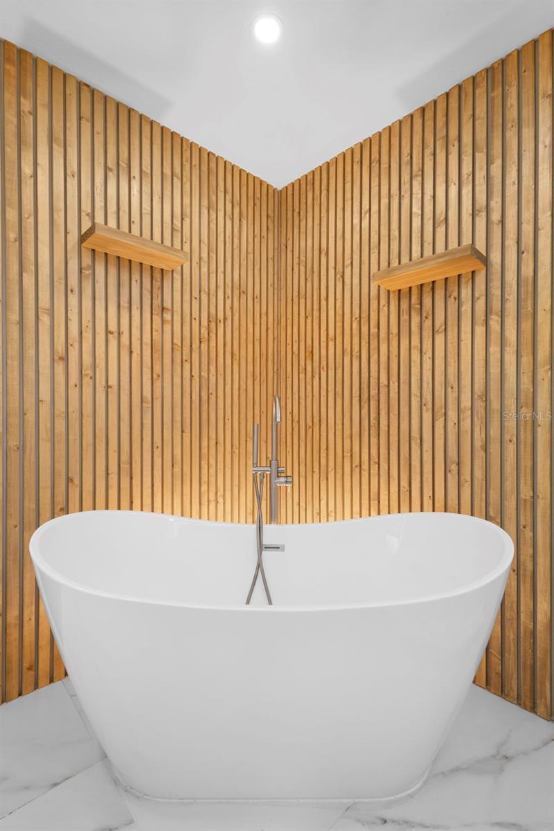 Image 31 of 70 For 124 Lake Molly Avenue