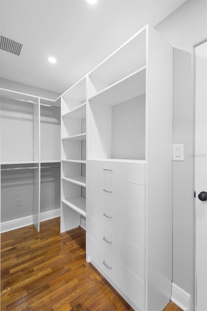 Image 33 of 70 For 124 Lake Molly Avenue