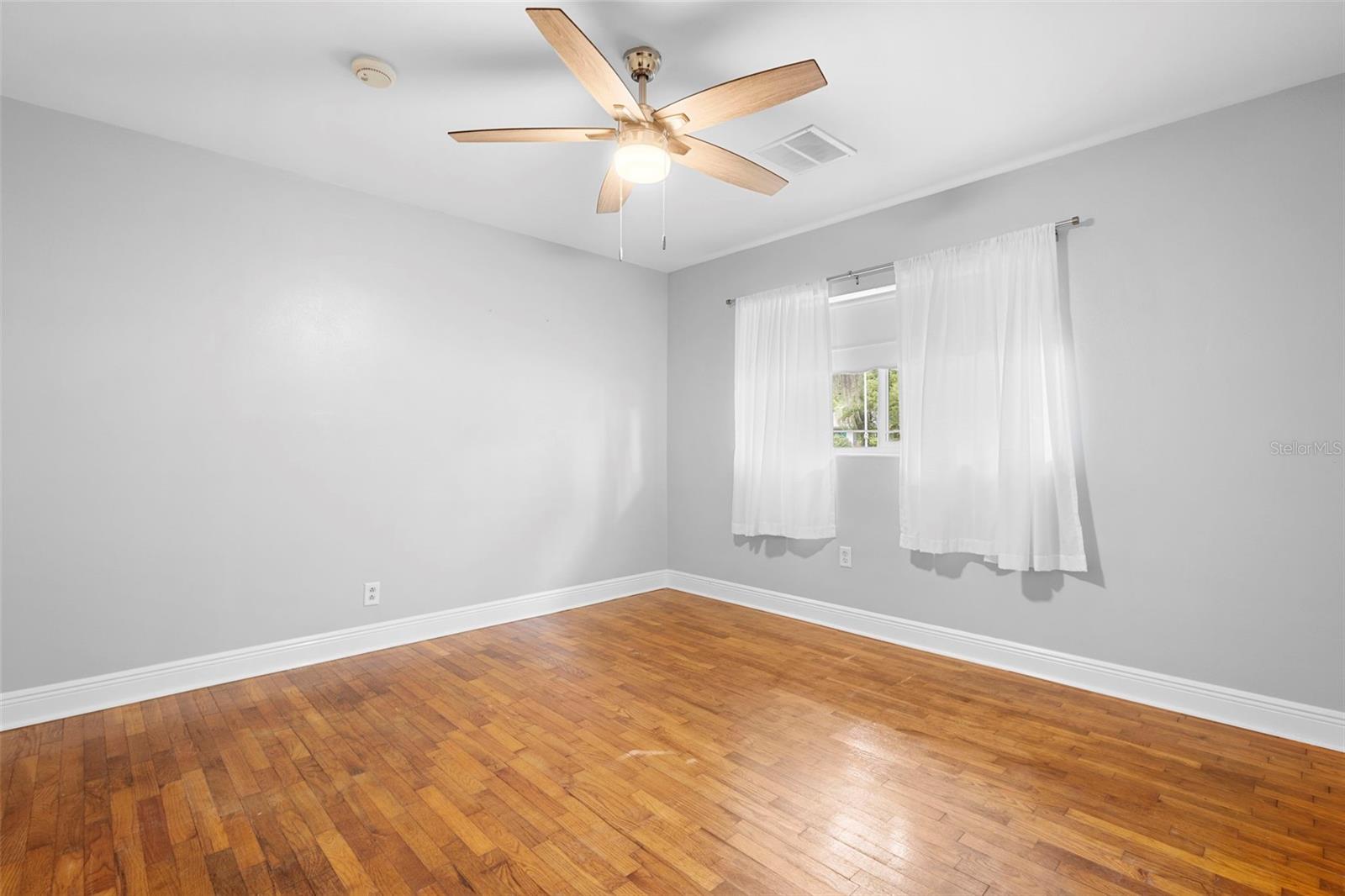 Image 37 of 70 For 124 Lake Molly Avenue