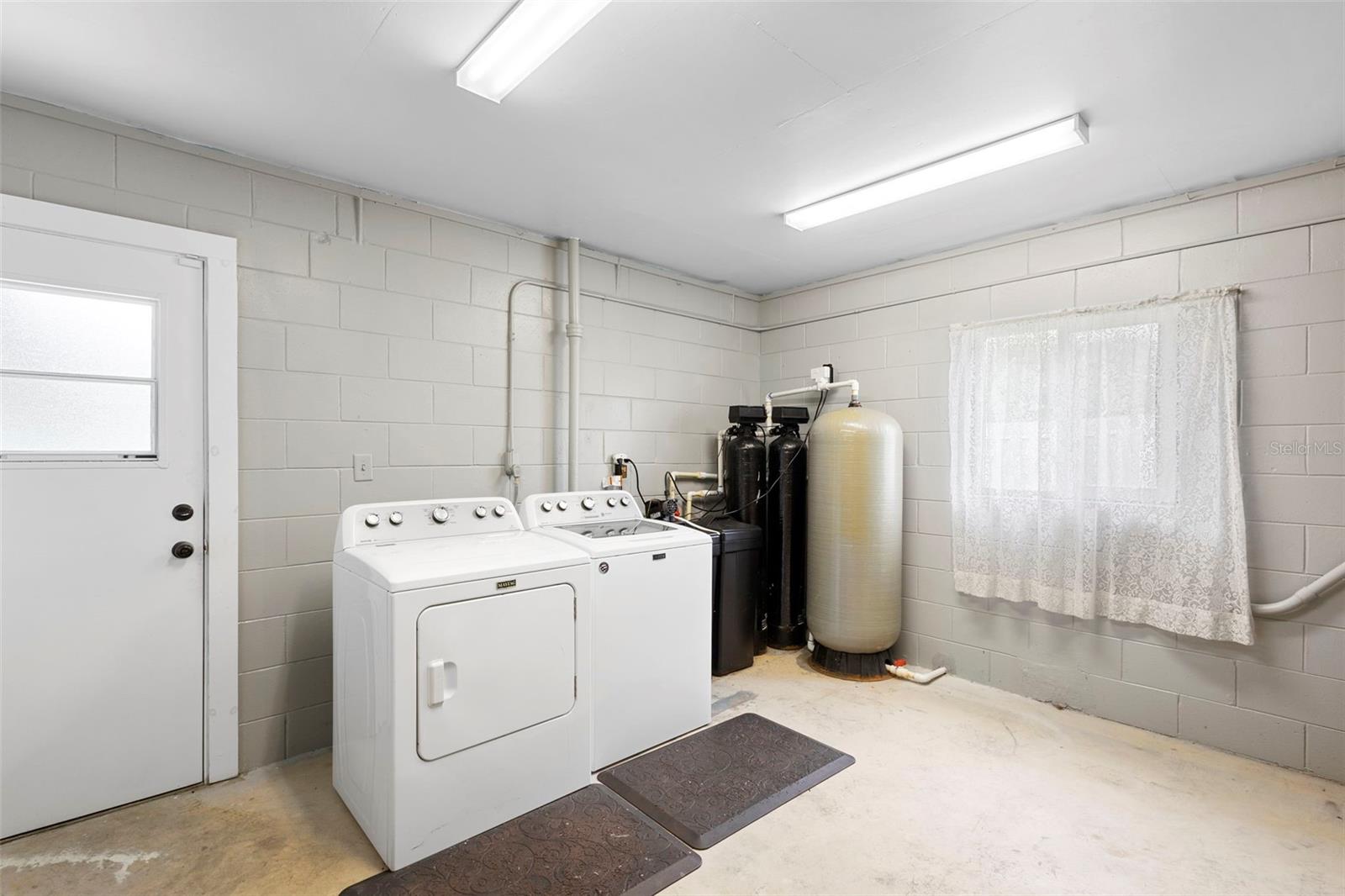 Image 44 of 70 For 124 Lake Molly Avenue