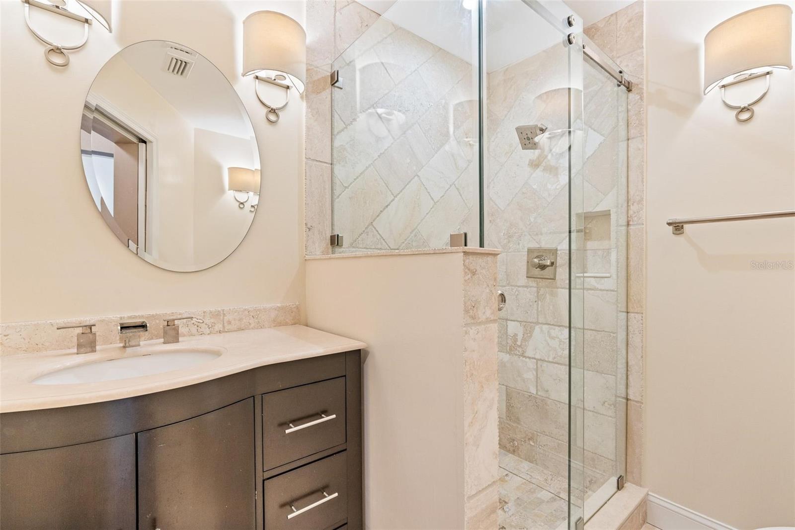 Image 24 of 41 For 467 Hamptoncrest Circle 203