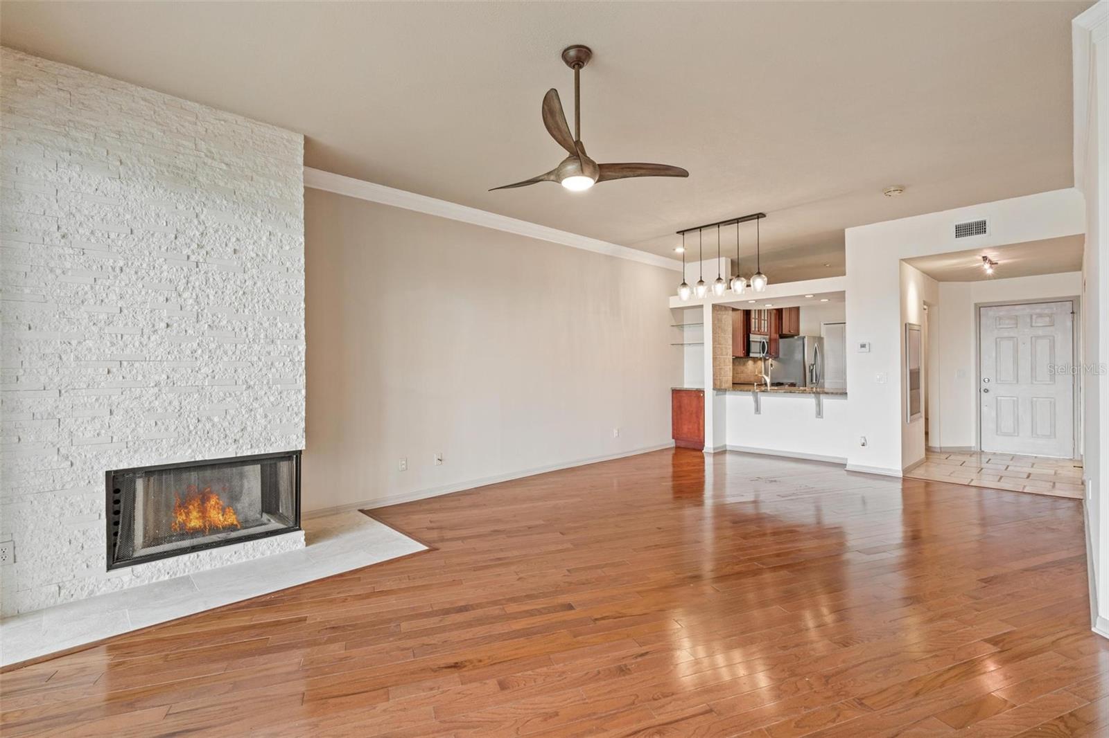 Image 25 of 41 For 467 Hamptoncrest Circle 203