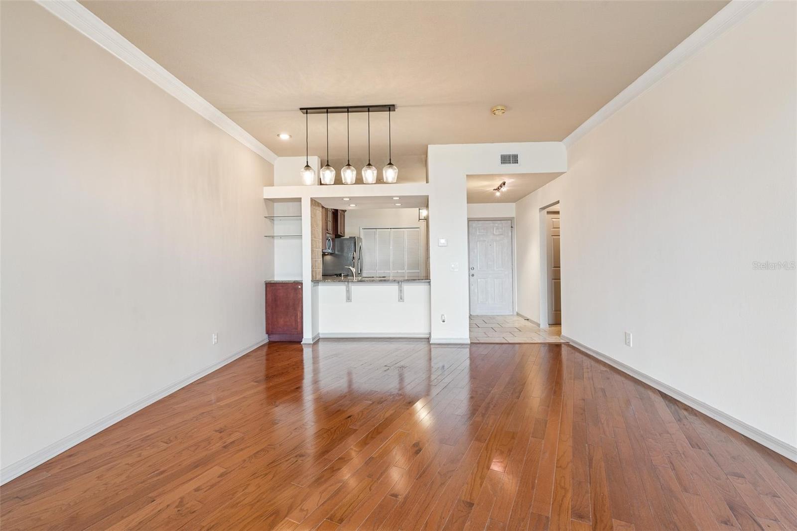 Image 7 of 41 For 467 Hamptoncrest Circle 203