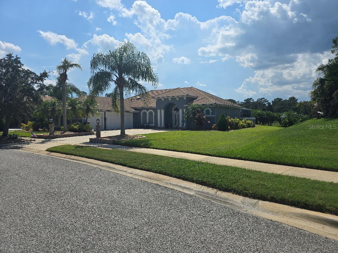 Listing photo id 2 for 3606 Maribella Drive