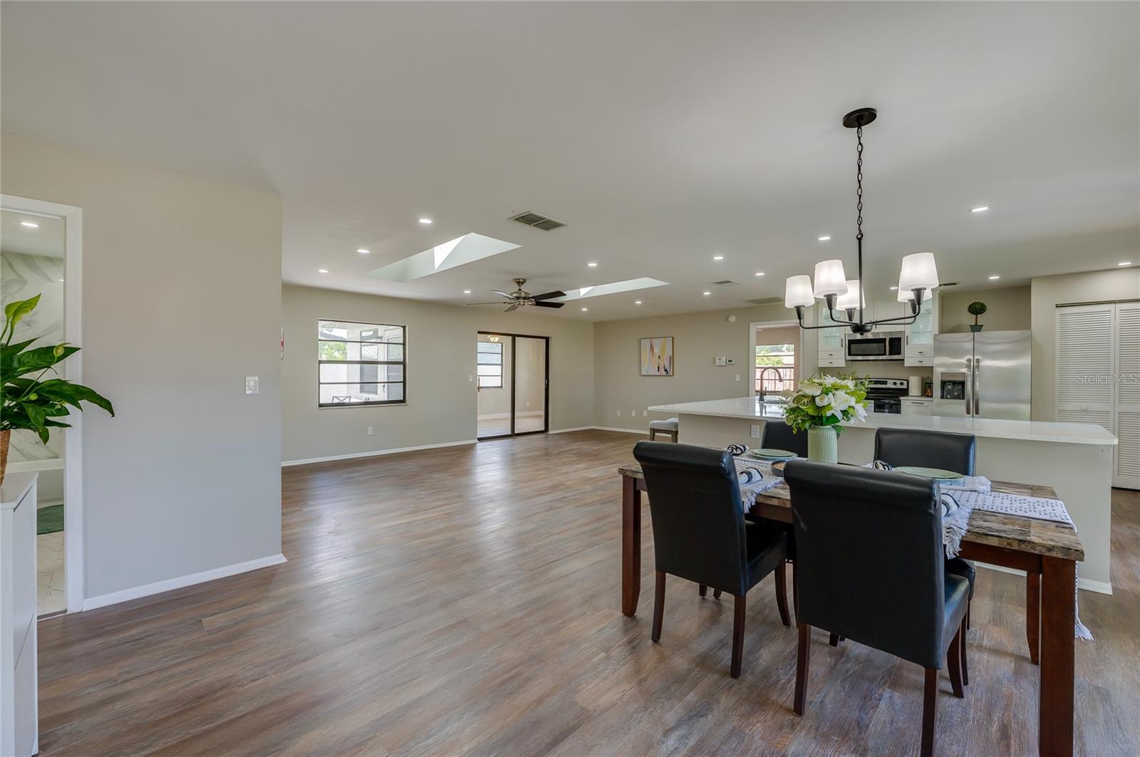 Image 10 of 40 For 410 Sea Hawk Court
