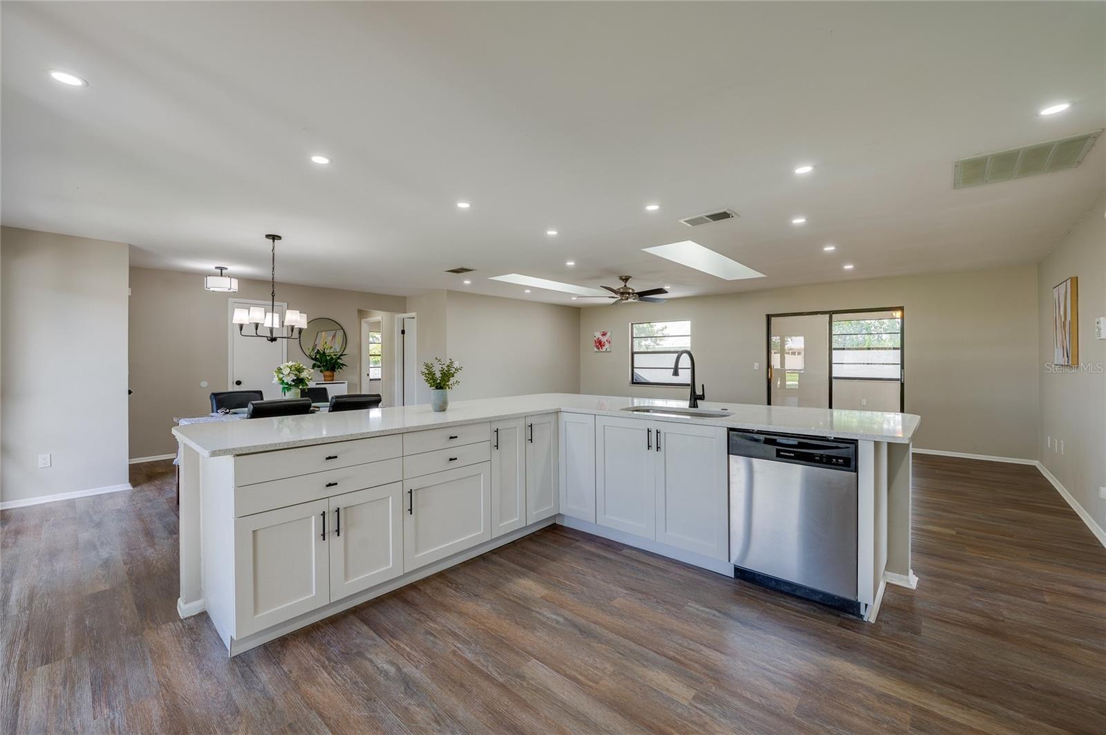 Image 12 of 40 For 410 Sea Hawk Court