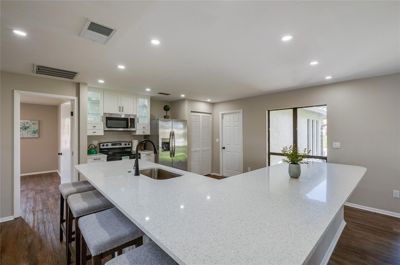 Image 13 of 40 For 410 Sea Hawk Court