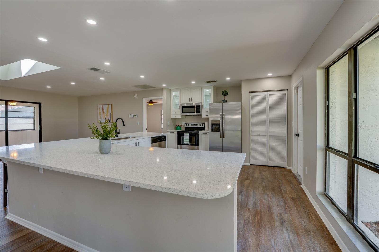 Image 14 of 40 For 410 Sea Hawk Court
