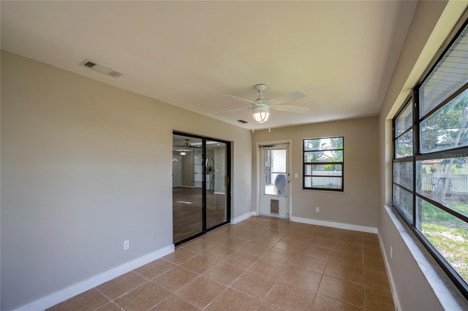 Image 17 of 40 For 410 Sea Hawk Court