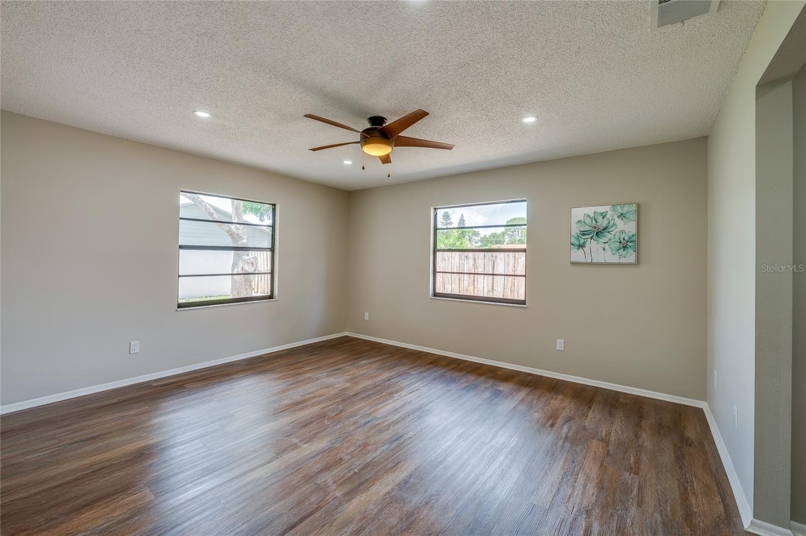 Image 19 of 40 For 410 Sea Hawk Court