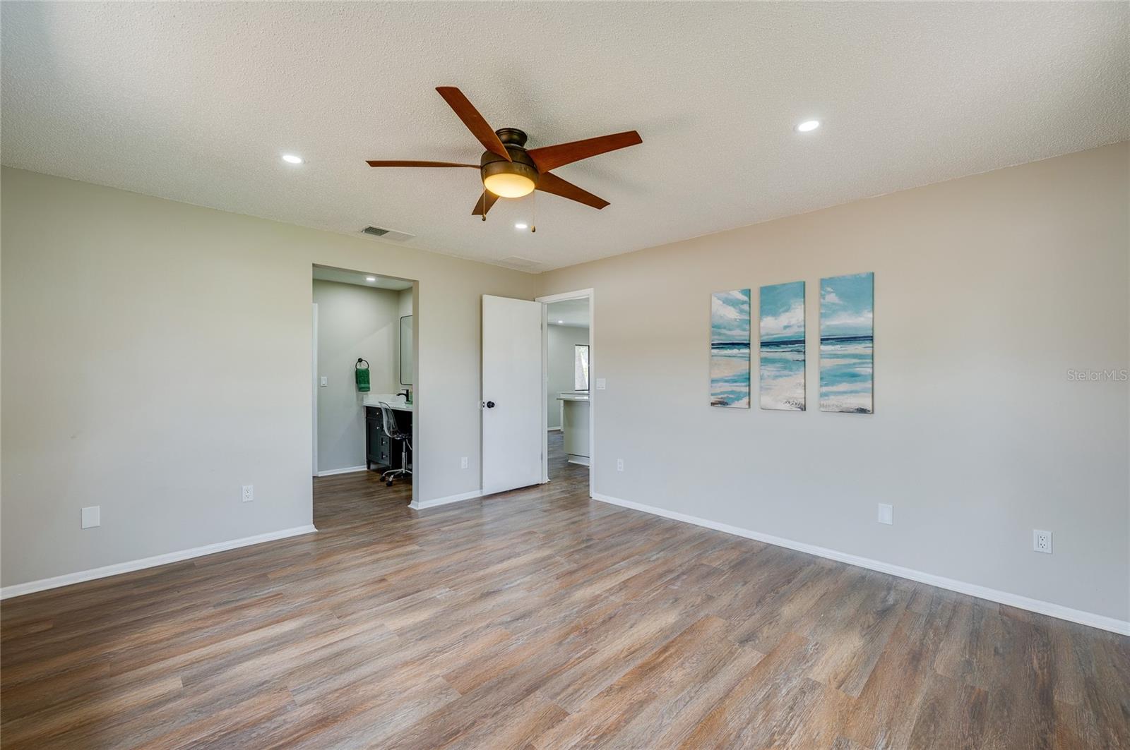 Image 20 of 40 For 410 Sea Hawk Court