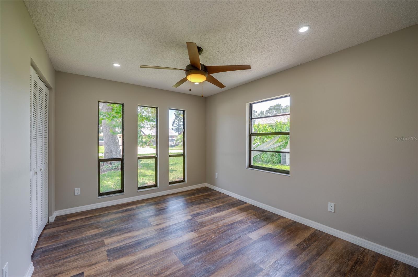 Image 24 of 40 For 410 Sea Hawk Court