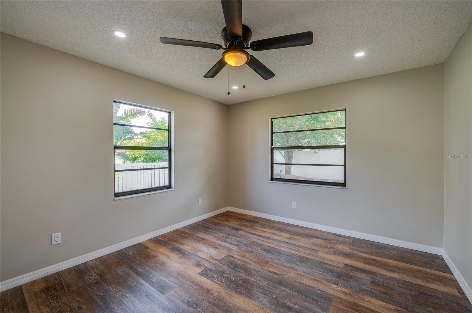Image 27 of 40 For 410 Sea Hawk Court