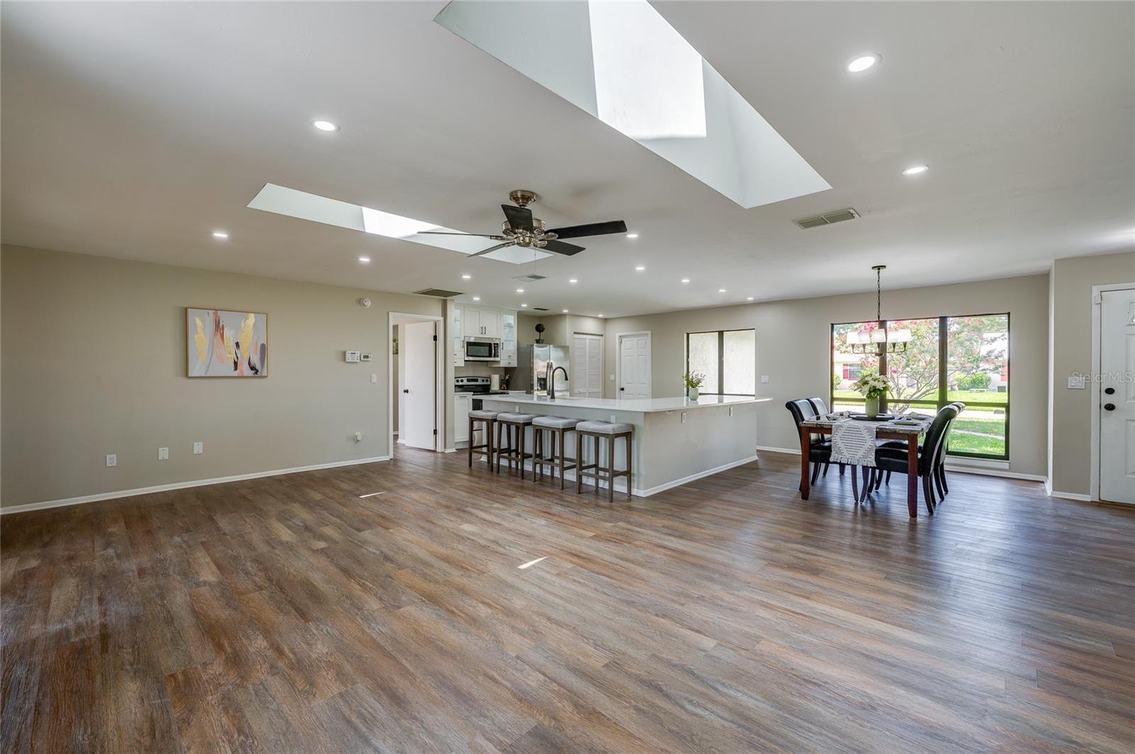Image 5 of 40 For 410 Sea Hawk Court