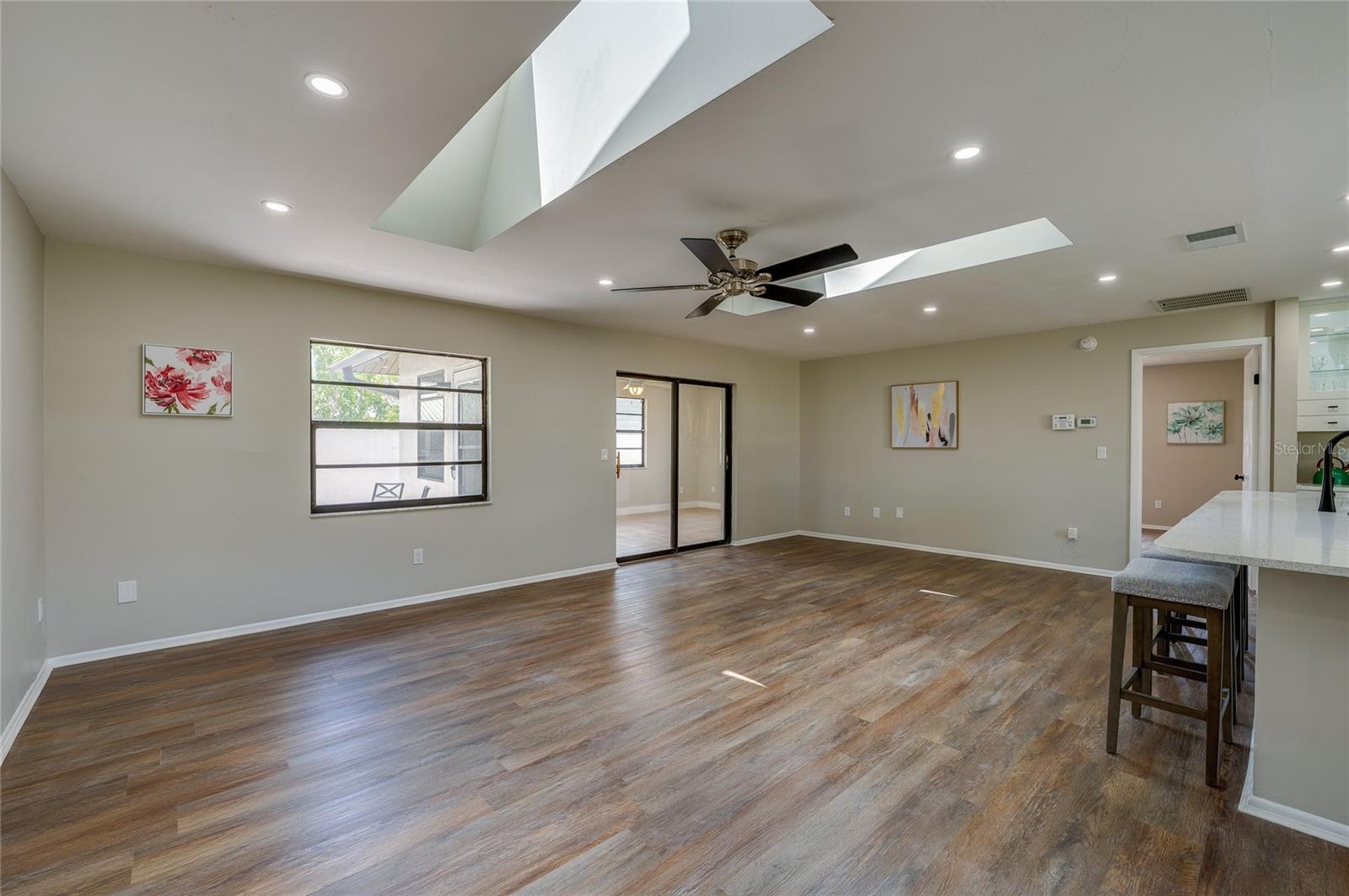Image 7 of 40 For 410 Sea Hawk Court