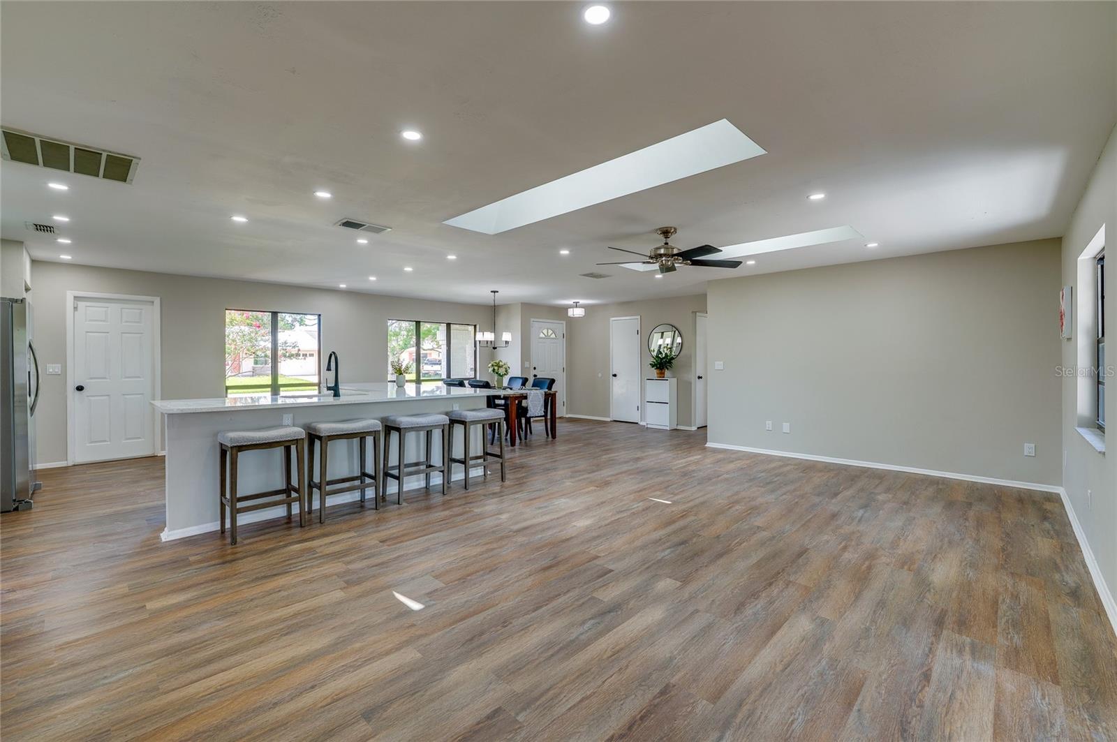Image 8 of 40 For 410 Sea Hawk Court