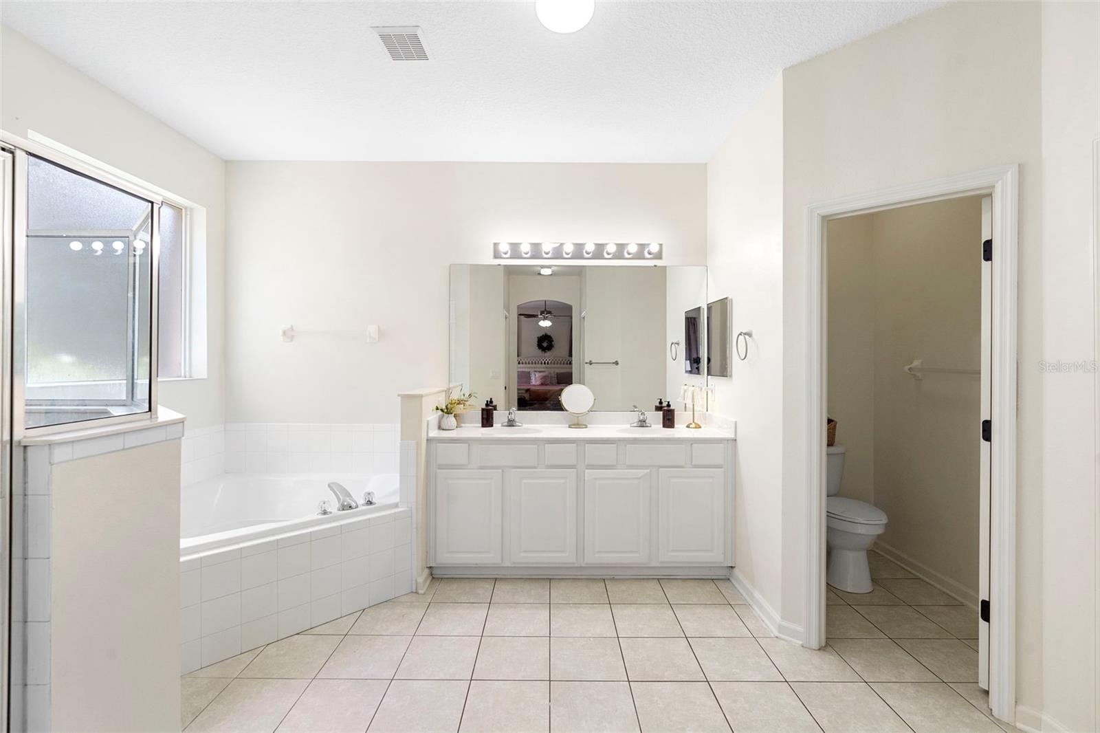 Image 32 of 65 For 505 Ravenshill Way