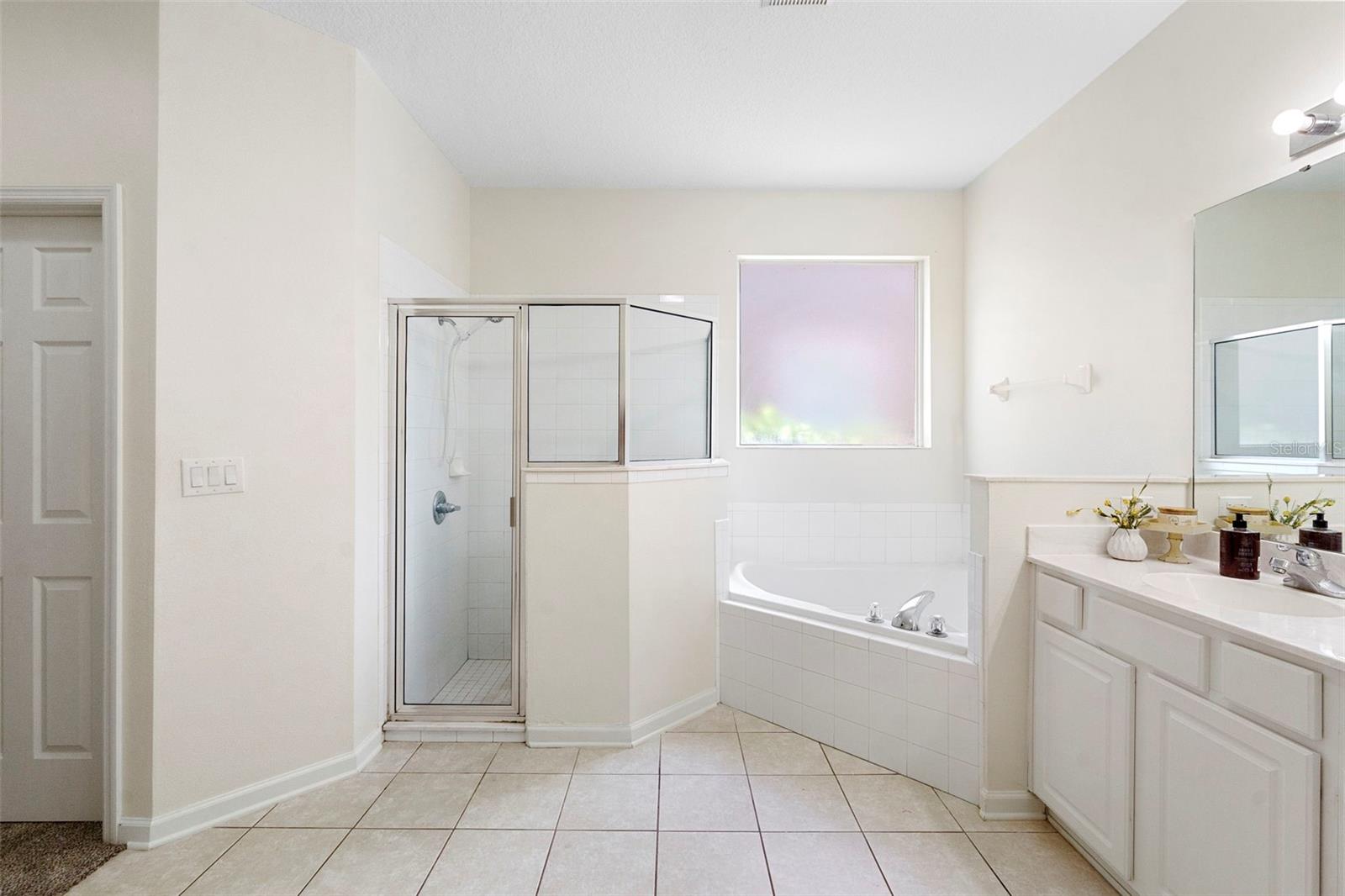 Image 33 of 65 For 505 Ravenshill Way