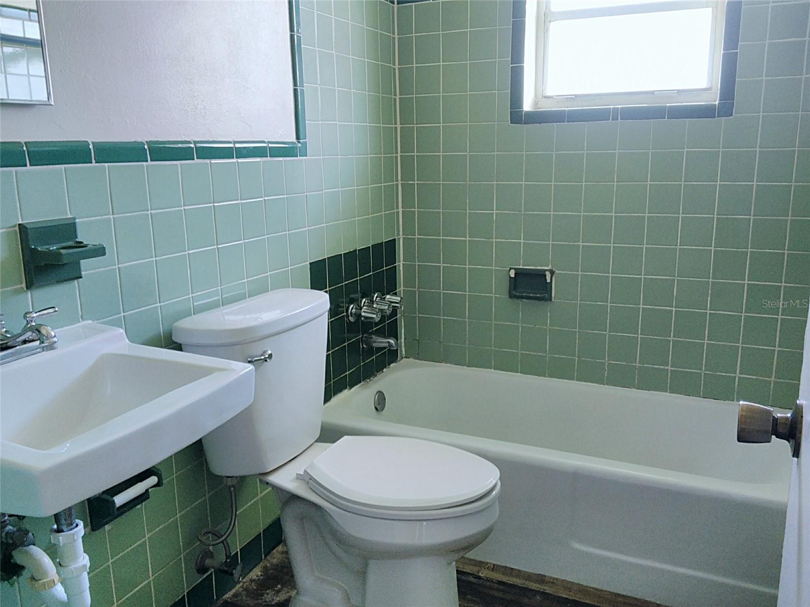 Image 14 of 27 For 602 Spring Garden Avenue
