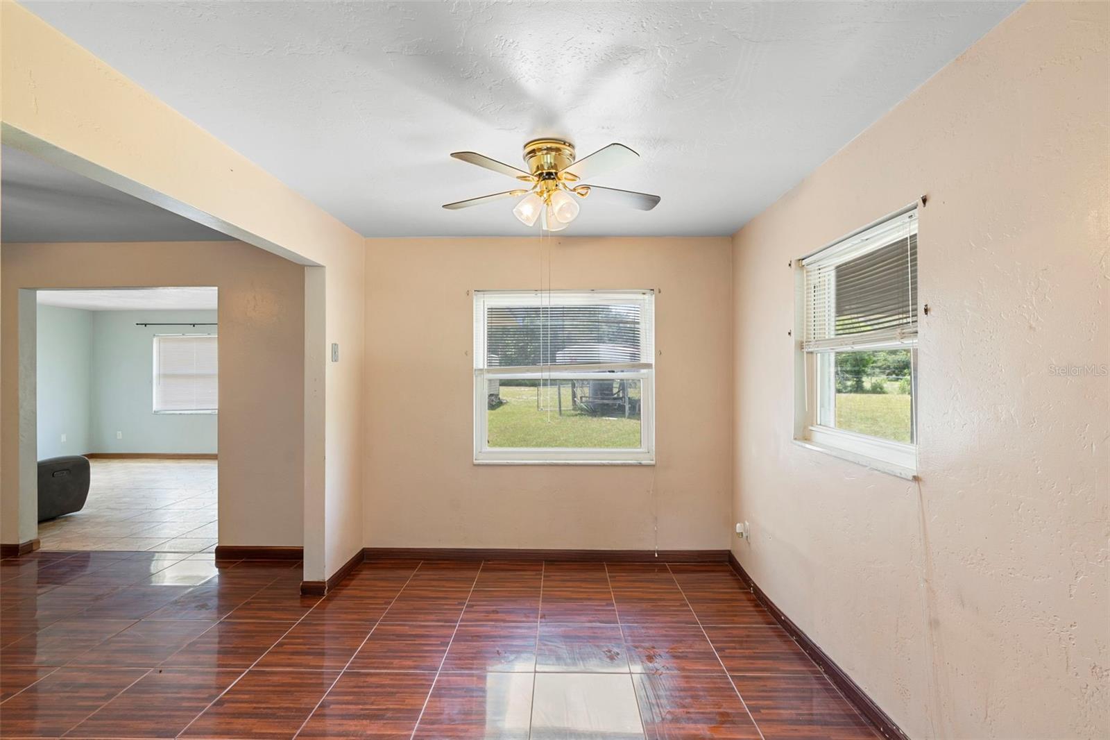Image 10 of 51 For 1890 Alameda Drive