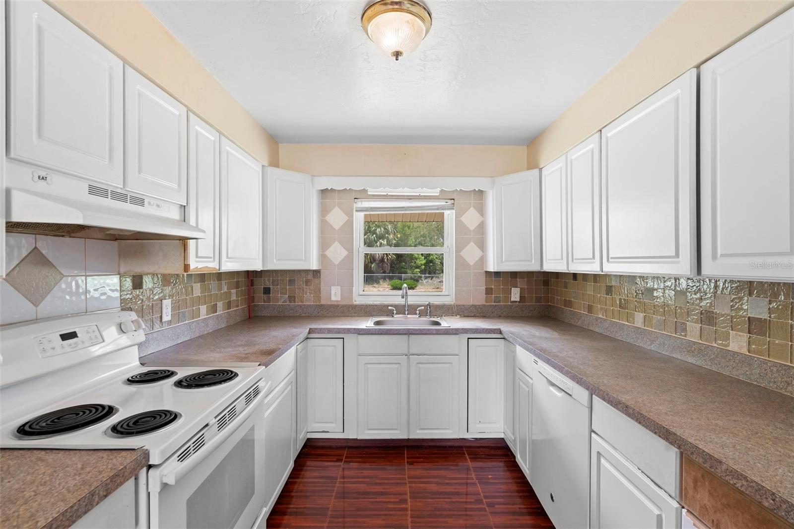 Image 12 of 51 For 1890 Alameda Drive