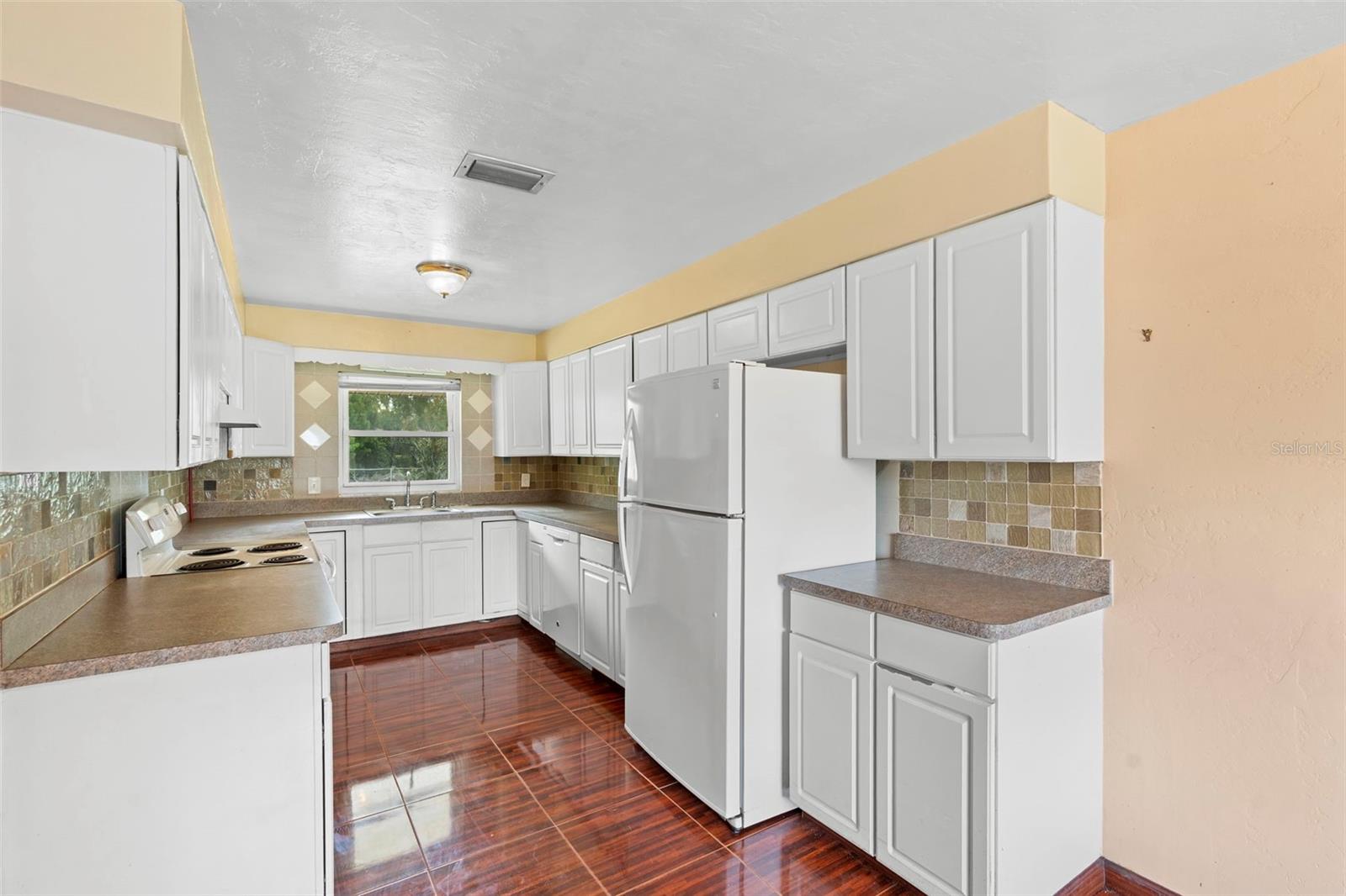Image 13 of 51 For 1890 Alameda Drive