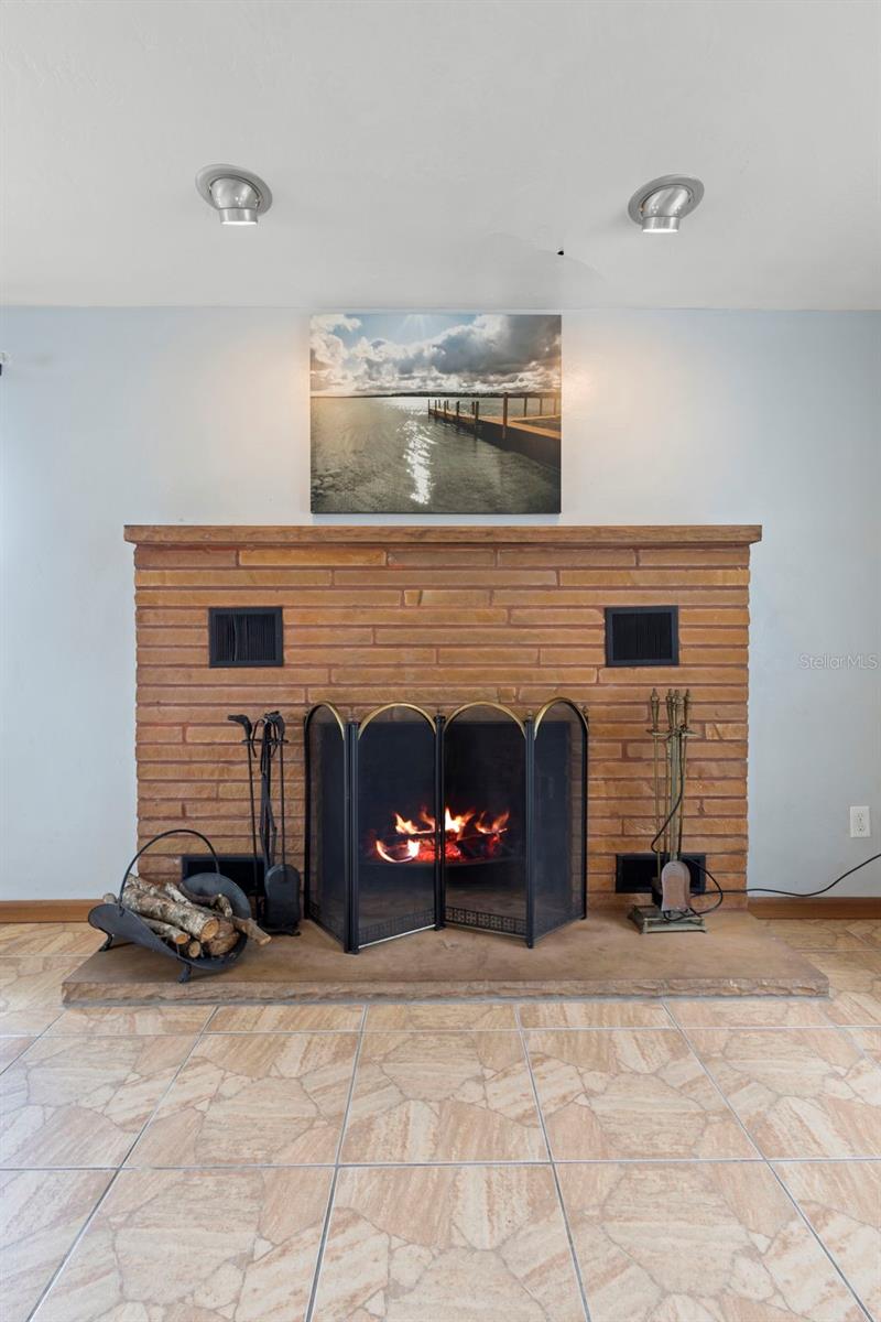 Image 21 of 51 For 1890 Alameda Drive