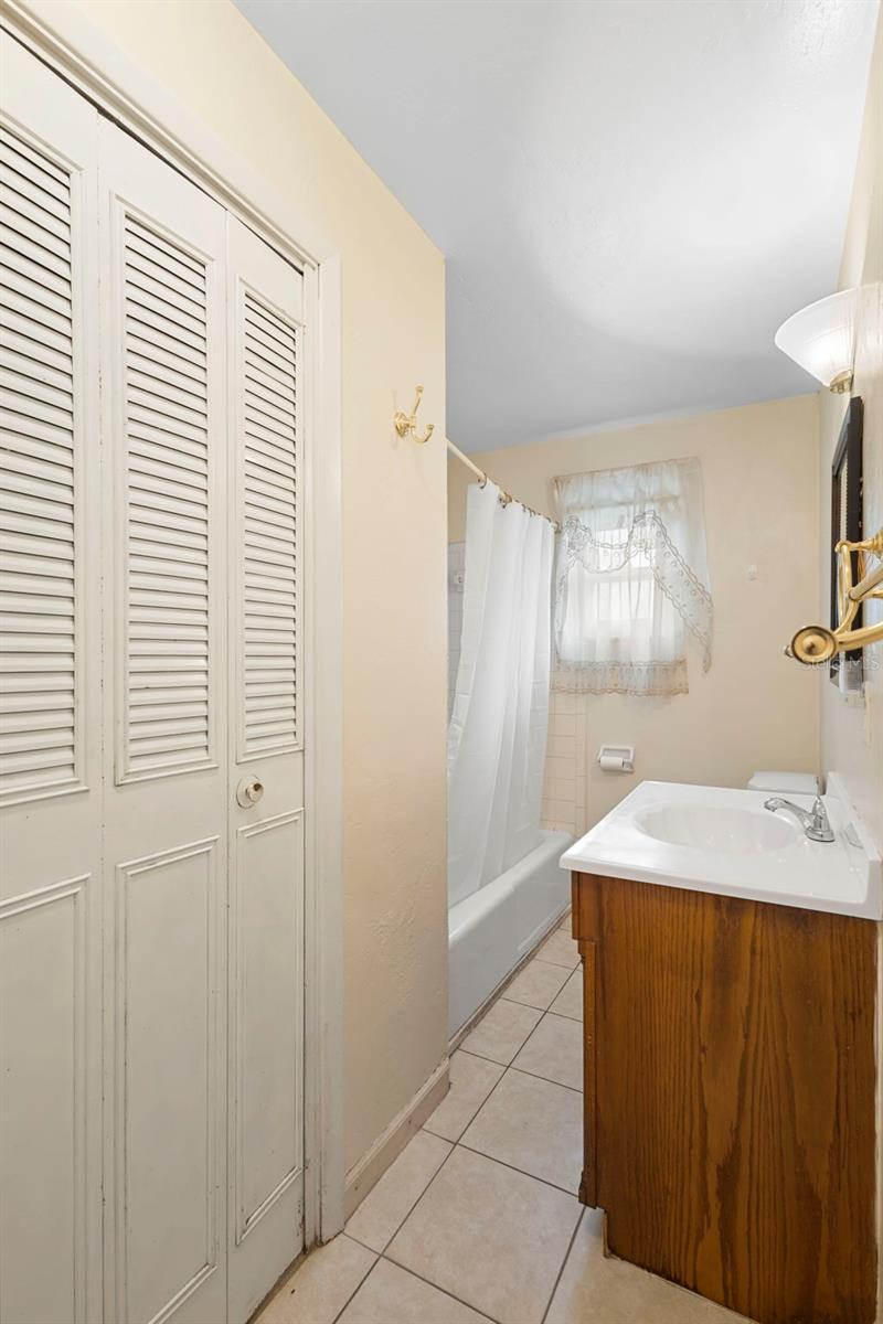 Image 30 of 51 For 1890 Alameda Drive