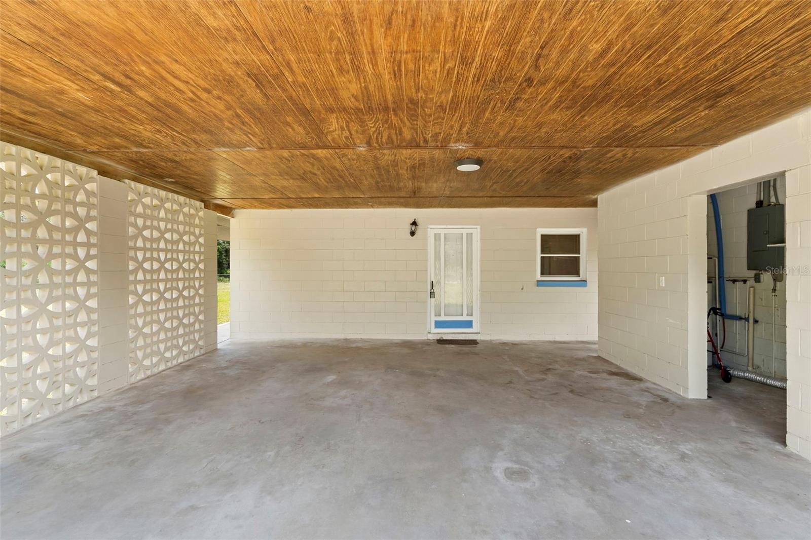 Image 36 of 51 For 1890 Alameda Drive