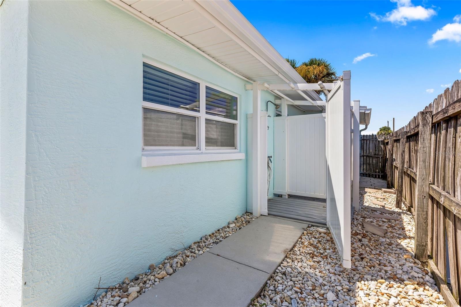 Image 41 of 51 For 108 Essex Drive