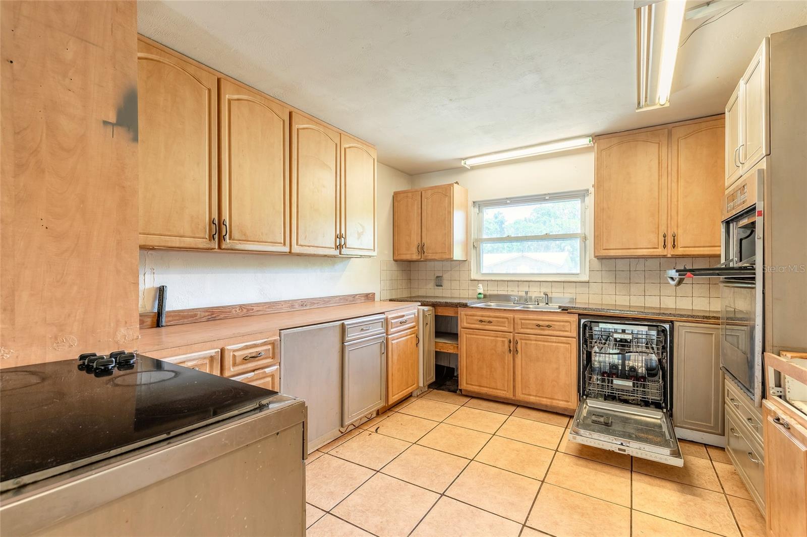 Image 10 of 27 For 1338 James Street